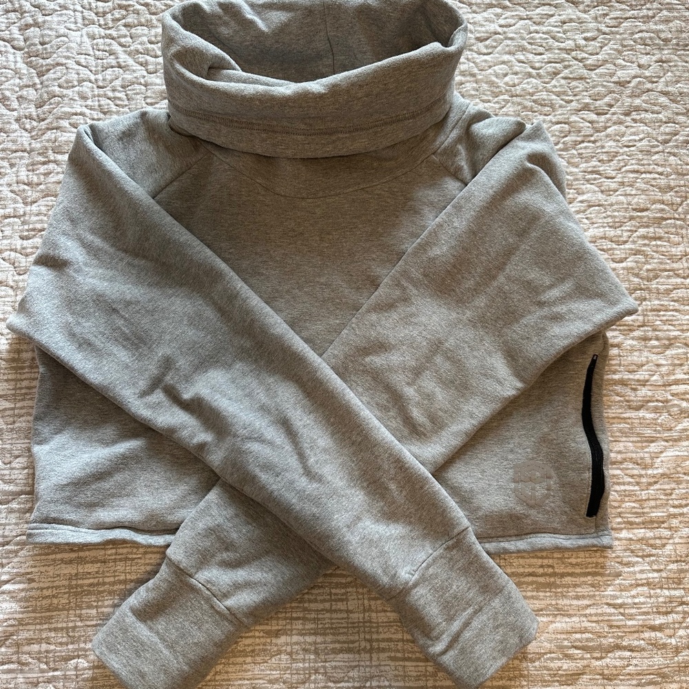 Born Primitive Cowl at the Moon Crop Size Small